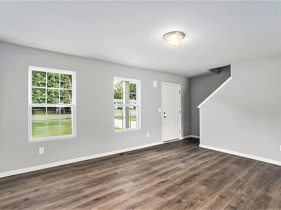 5th image of 303 Shamrock Dr