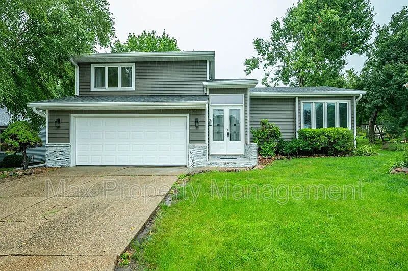 3 bed, 3.0 bath, 1756 sqft, $2,095 — Photo 1