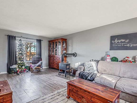 5th image of 22 Narragansett Pl