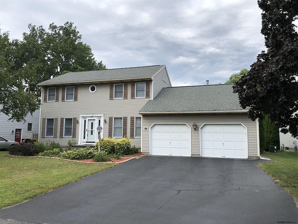 1st image of 31 Berkshire Dr