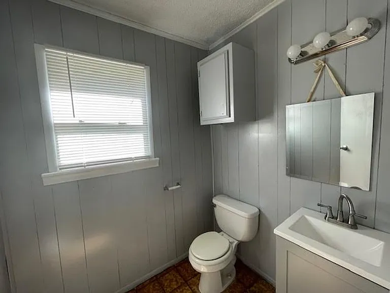 1213 Kilgore Ln — Photo 10