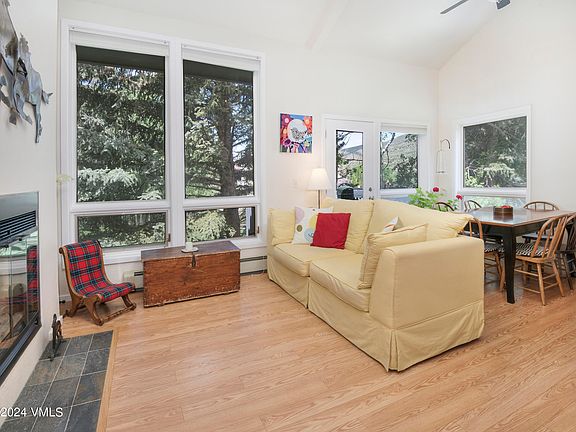 4th image of 264 Eagle Dr #107