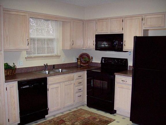 2nd image of 6131 NE Moonstone Ct