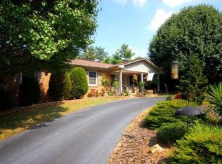 6 Claircastle Dr, Weaverville, NC 28787