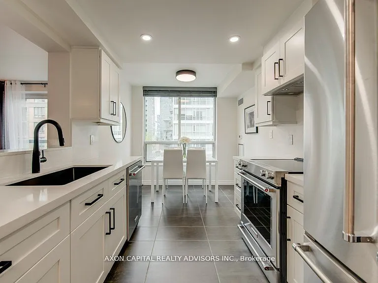 168 Simcoe St #1513 — Photo 5