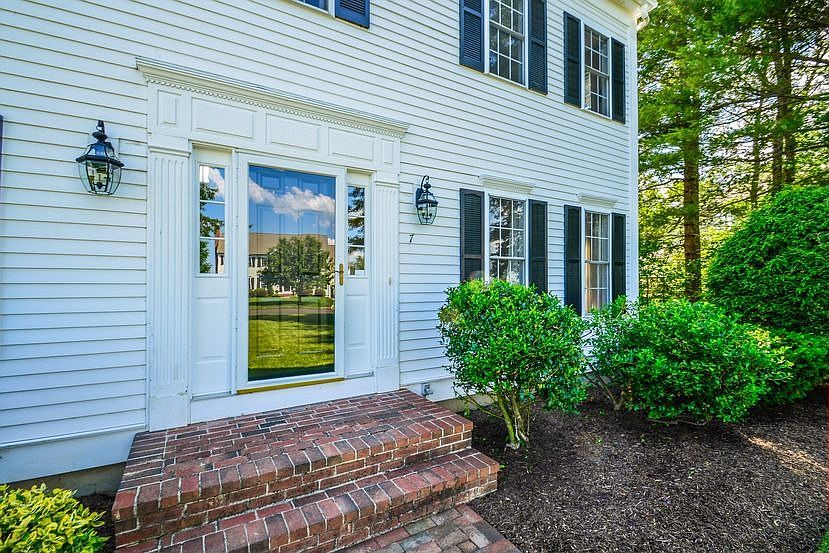 1st image of 7 Seaview Dr