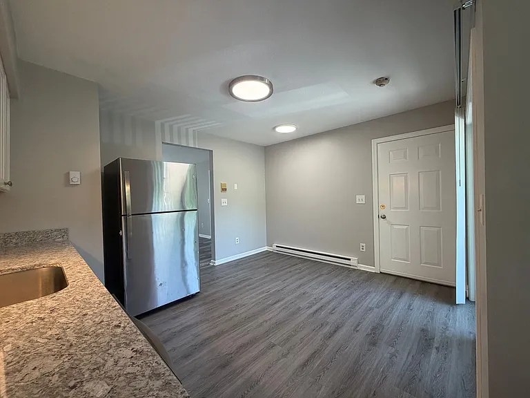 96 Maple St — Photo 3