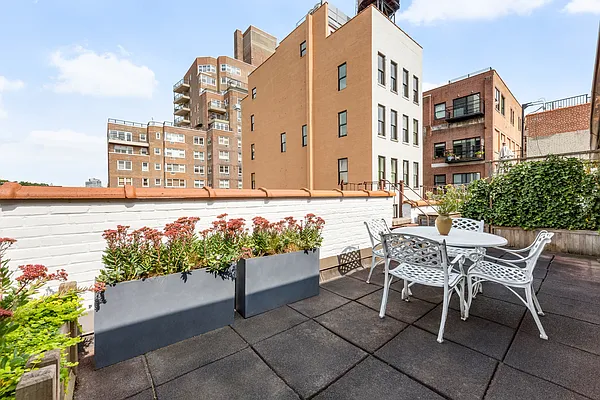 Sold by Compass | media 1