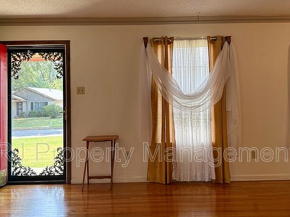 5th image of 3558 Greentree Dr