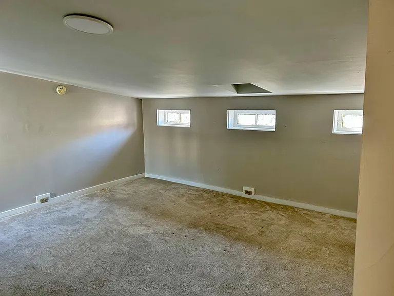 bonus room across from upper bedroom