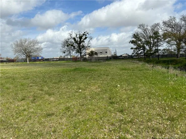 5 Gerald Dr, Sulphur, LA 70665