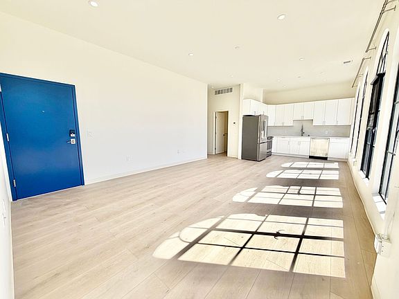 4th image of 1256 Howard St #201