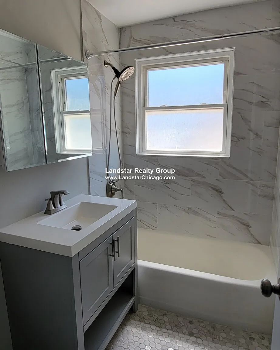 2 bed, 1.0 bath, $1,900 — Photo 3