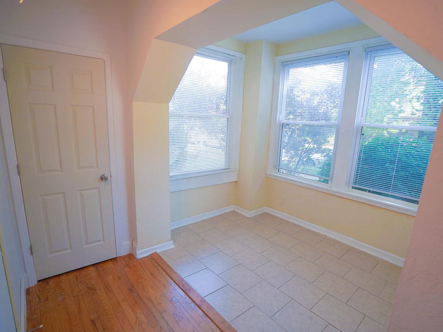2 bed, 1050 sqft, $1,595 — Photo 2