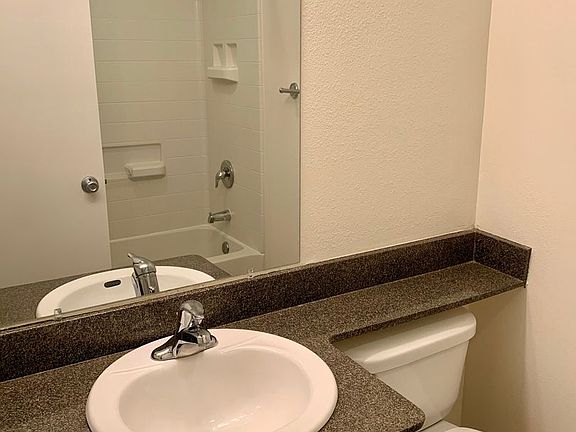 5th image of 4721 Lamont St APT 07