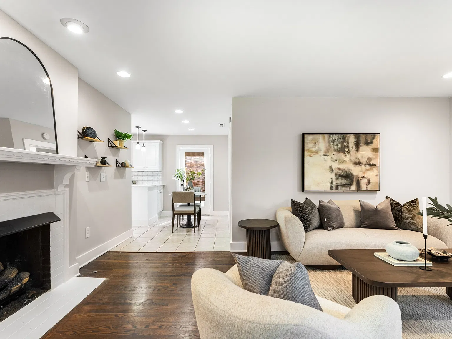 3 bed, 2.5 bath, 1423 sqft, $3,300 — Photo 3