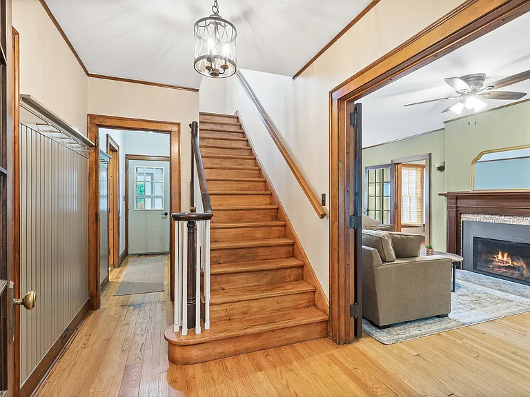 1105 Barnes St — Photo 4