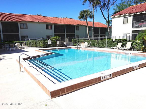 3rd image of 959 Country Club Dr