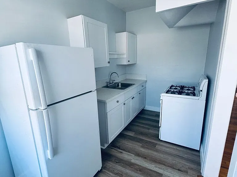 255 S Catalina St — Photo 5