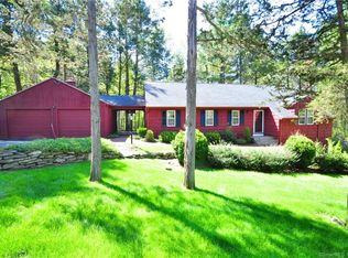 5 Valley View Dr, East Granby, CT 06026