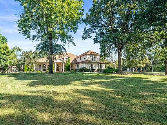 Beautiful setting with trees