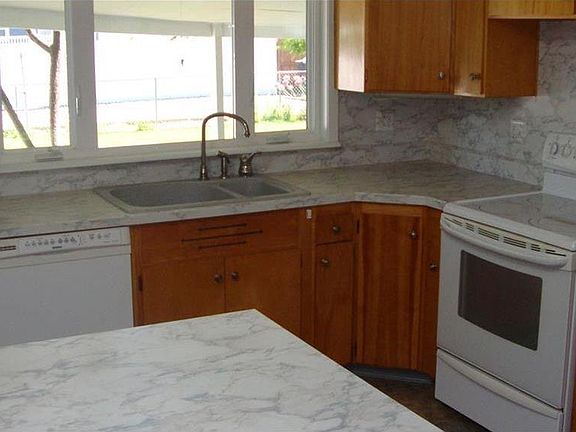 4th image of 2302 Fox Dr