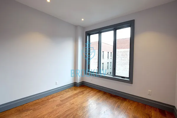 Rented by null | media 32