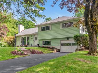 14 Maple Hill Rd, Pleasantville, NY 10570