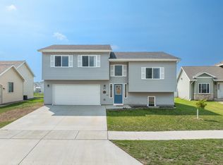 37 Mulberry Loop NE, Minot, ND 58703