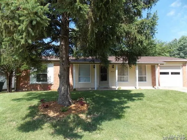 15 Potomac Dr, Fairview Heights, IL 62208