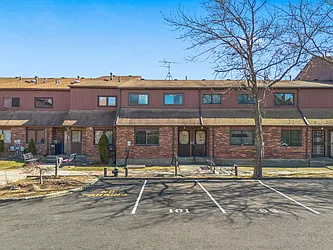 99 Stonegate Drive #99