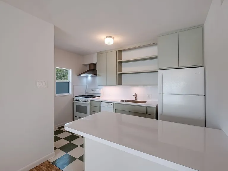 442 E Huisache Ave #D — Photo 6