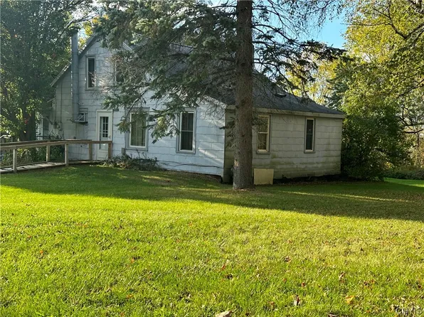 8429 E Seneca Tpke, Manlius, NY 13104