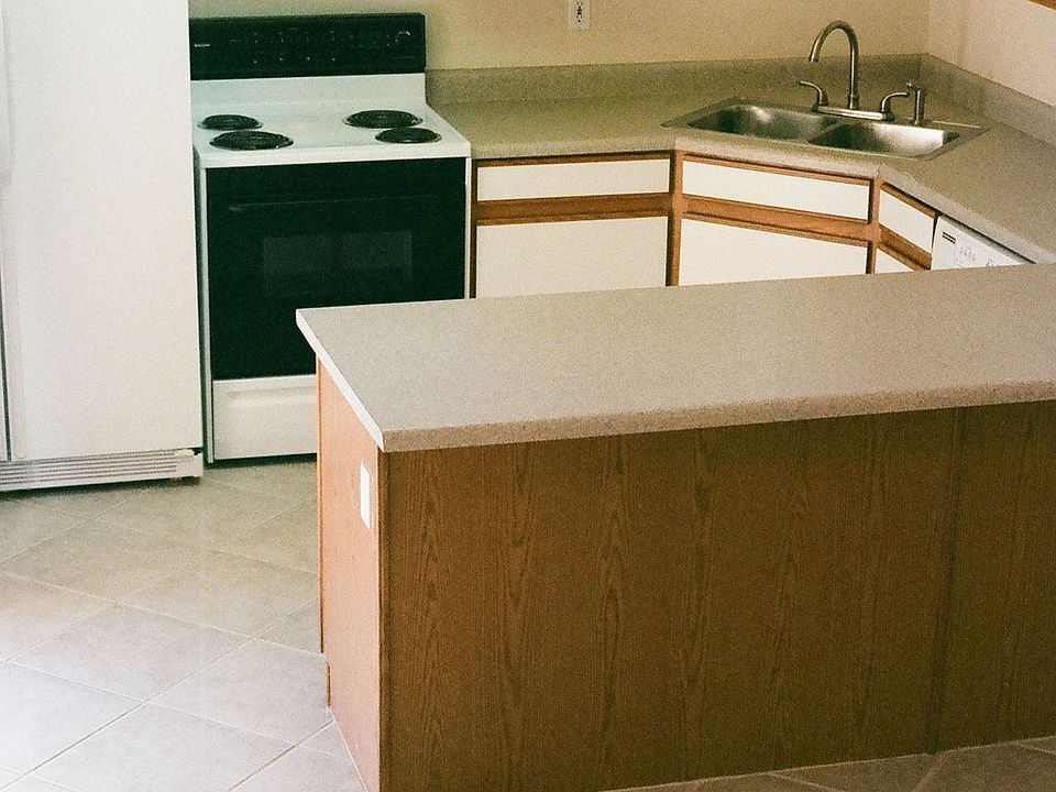 Spacious Kitchen, with Appliances!