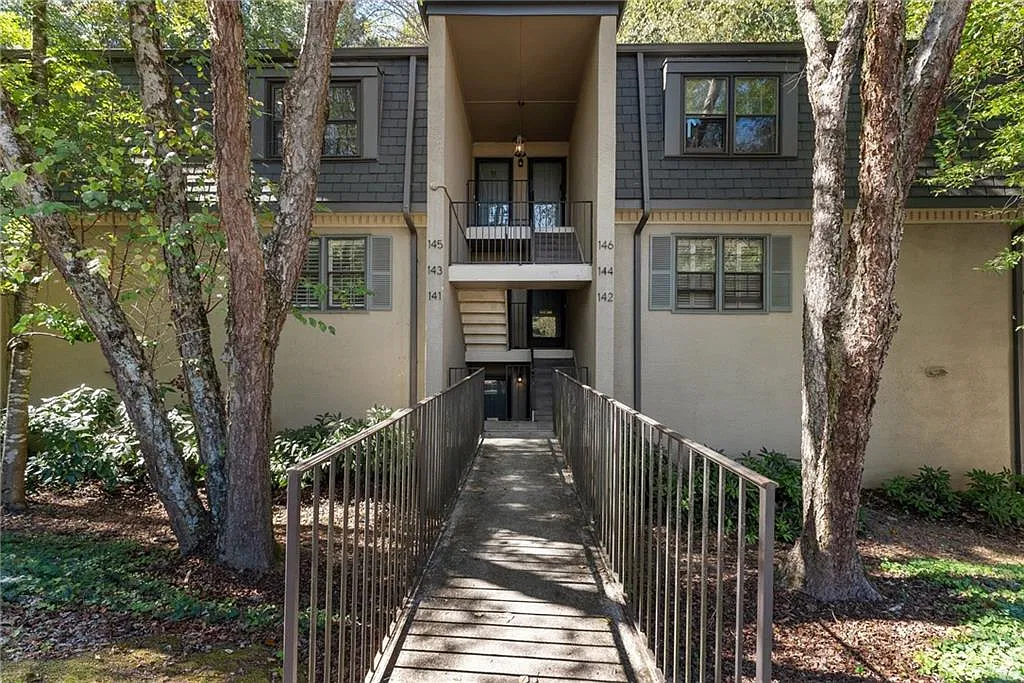 2 bed, 2.0 bath, $2,250 — Photo 1