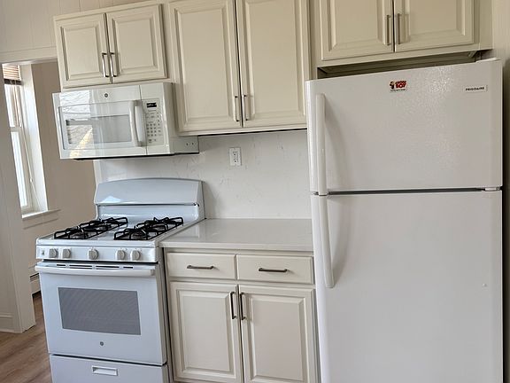 3rd image of 536 Lake Ave APT 3