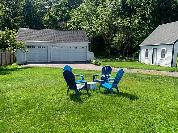 4th image of 218 Bayport Ave #2