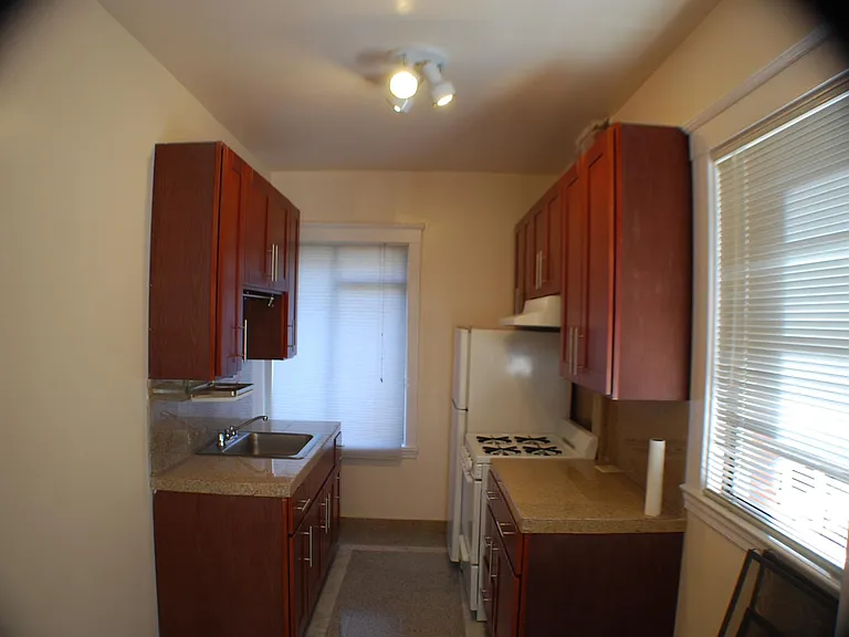123 Bay Pl #108 — Photo 3