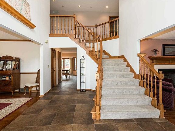 3rd image of 8652 Windwood Close