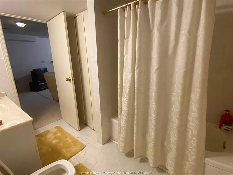 1087 Brookview Cres — Photo 14