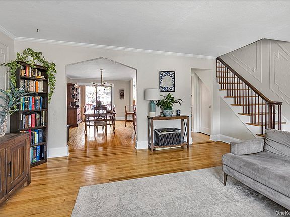 4th image of 376 Cochran Place