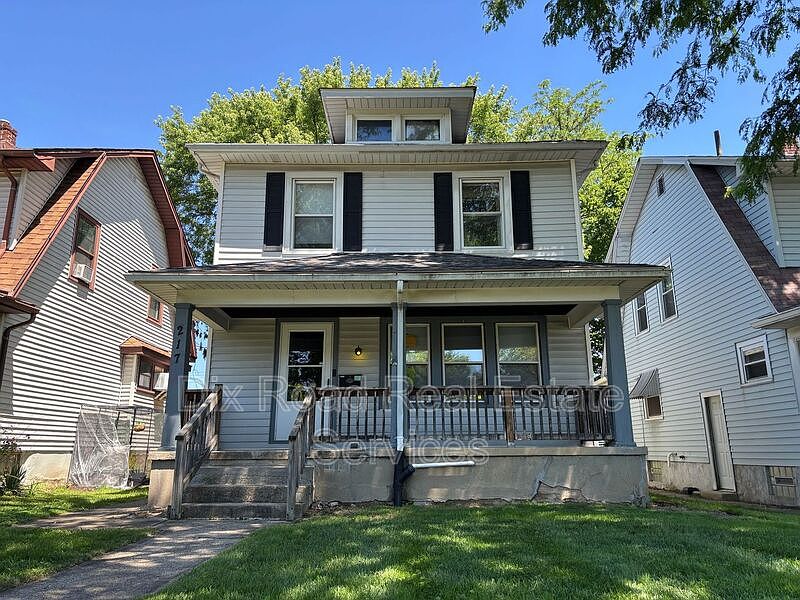 1st image of 217 Fernwood Ave