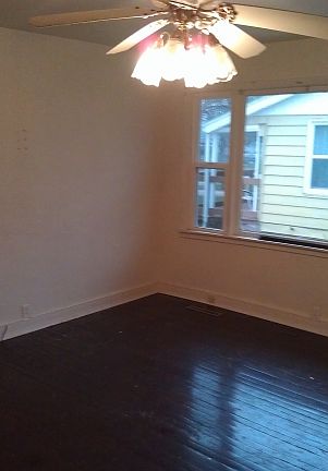4th image of 219 S Moore St