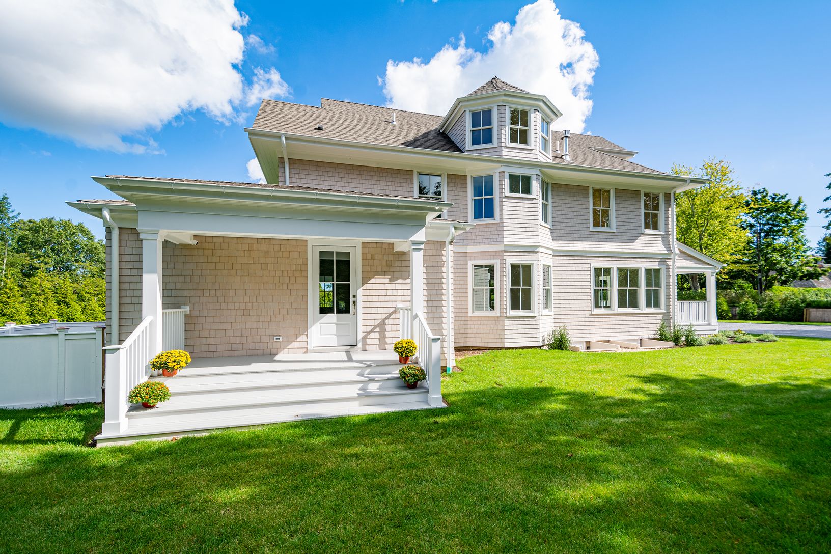  Renovated 3 -Story 1900's Victorian 