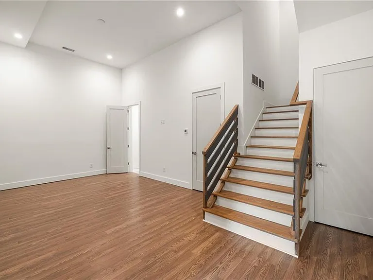 10904 Serenbe Ln — Photo 17