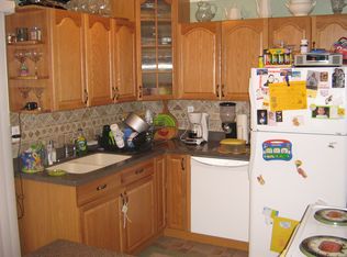 333 Stonybrook Dr, Levittown, PA 19055