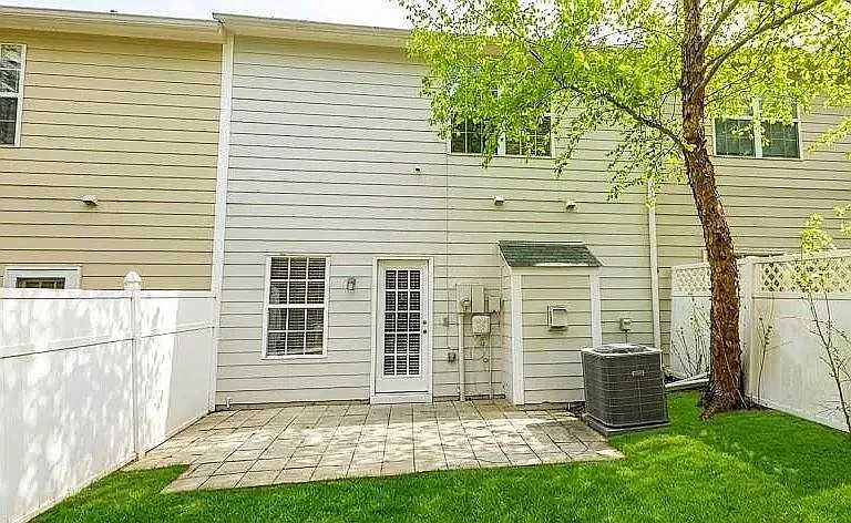 1587 River Main Ct — Photo 23