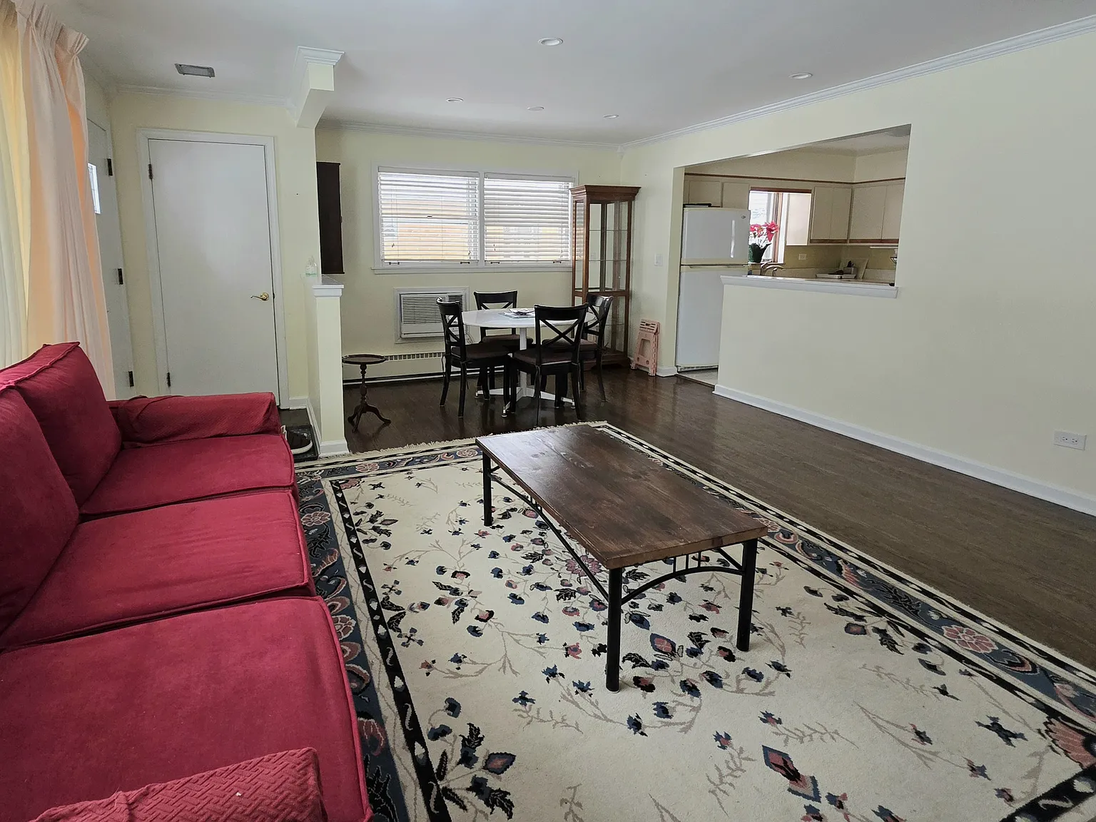 3 bed, 1152 sqft, $3,900 — Photo 2
