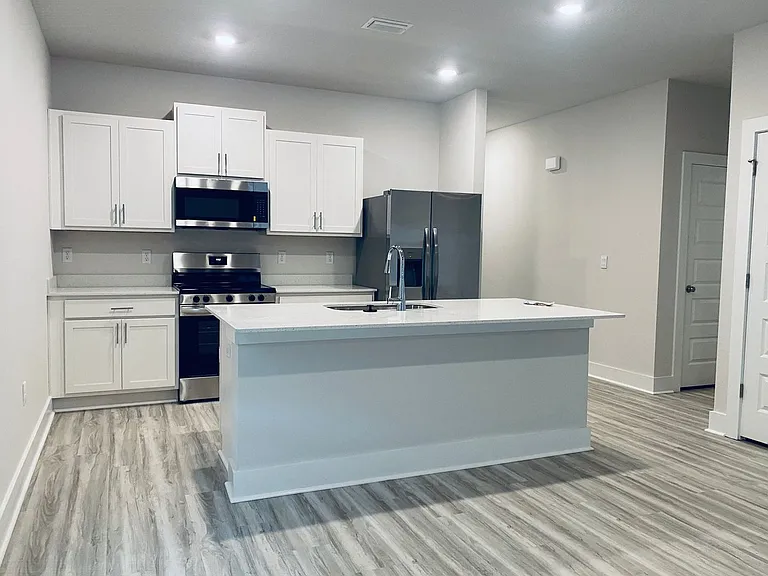 9908 Starling Dr — Photo 4