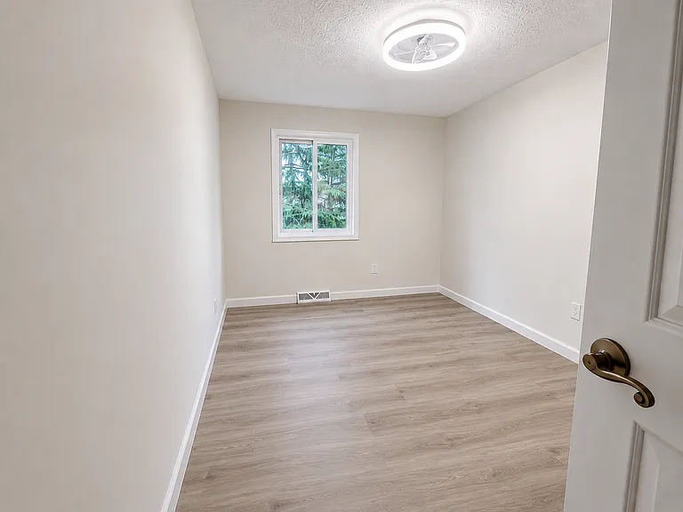 509 Forsythia Ln — Photo 10